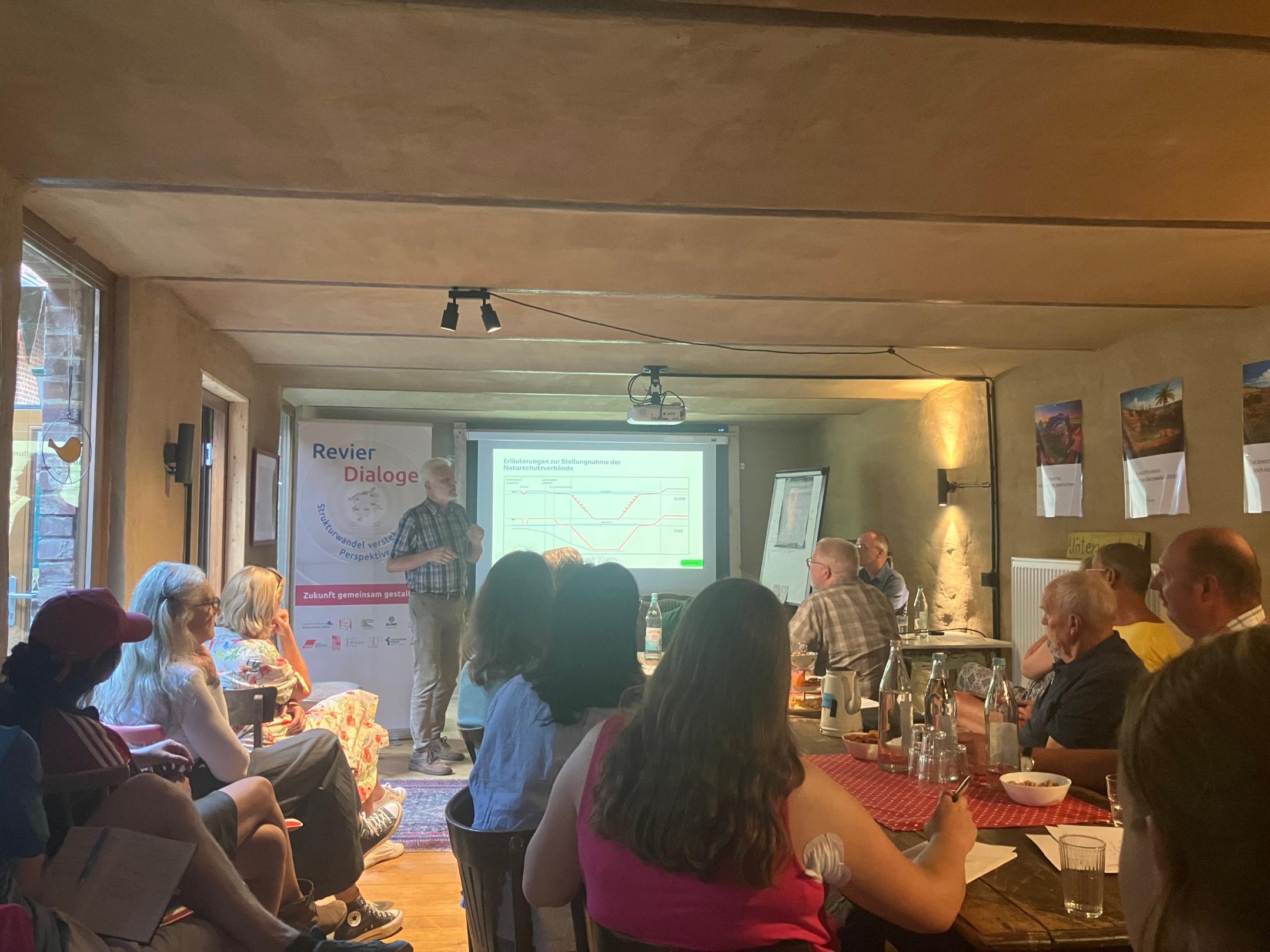 Blick ins Plenum des 13. RevierDialogs des Netzwerks Revier WIRd Region im Cafe Nr 5