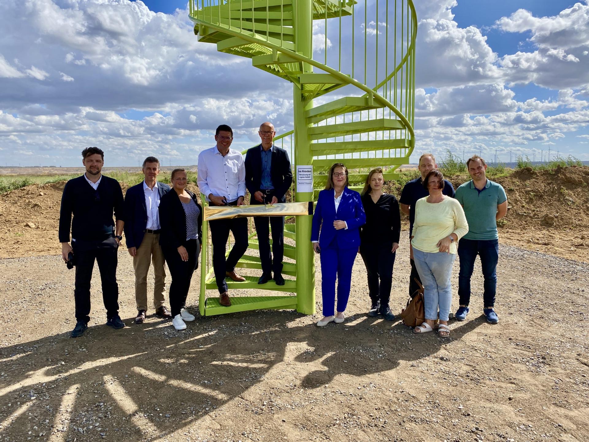 Pressefoto-quer-Einweihung-Aussichtspunkt-Keyenberg-Zweckverband-LANDFOLGE-Garzweiler-092025-scaled