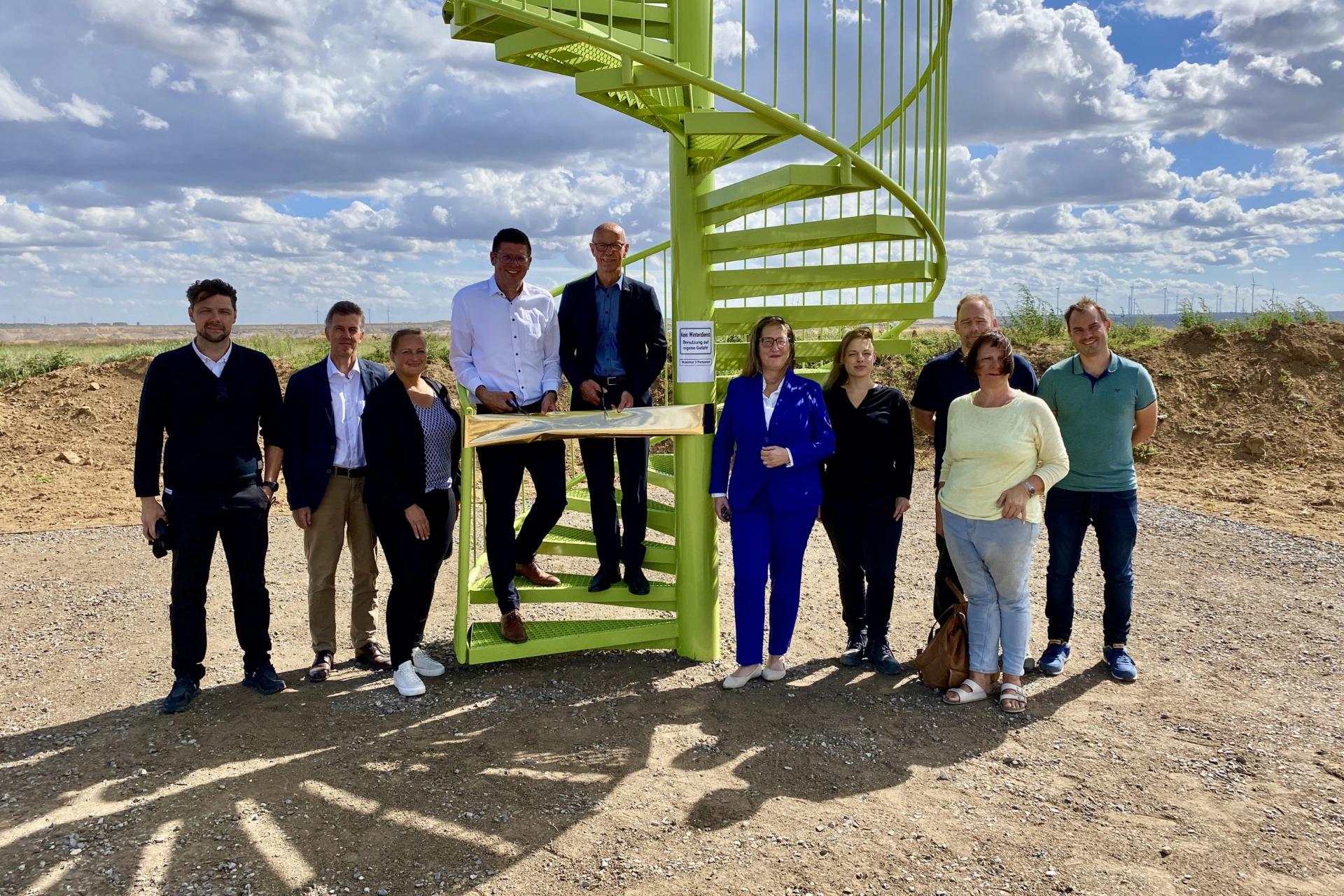 Pressefoto-quer-Einweihung-Aussichtspunkt-Keyenberg-Zweckverband-LANDFOLGE-Garzweiler-092025-scaled